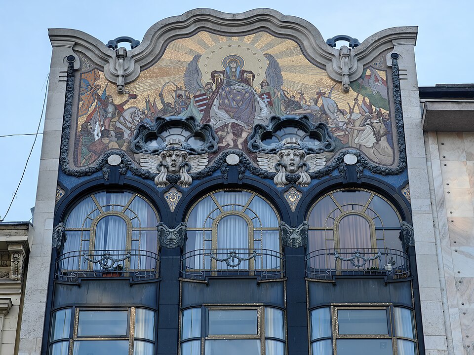 Mosaic on the façade of Török Bank [fr] building in Budapest by Miksa Róth (1906)