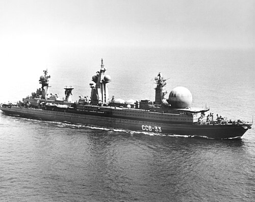 Le navire de commandement et de contrôle à propulsion nucléaire soviétique SSV-33 Ural en 1988