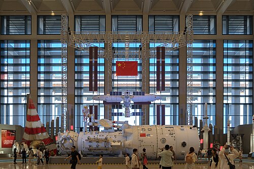 Exposition du programme spatial habité chinois au Musée national de Chine en 2023