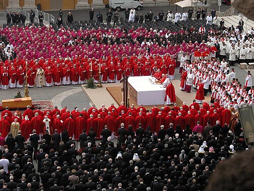 Les cardinaux de l'Église catholique romaine aux funérailles du pape Jean-Paul II