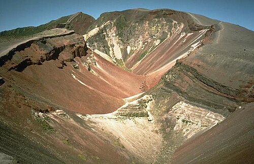 La fissure formée par l'éruption du mont Tarawera en 1886, un exemple d'éruption de zone de fracture
