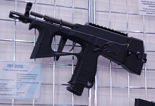 PP2000 avec sa crosse repliée