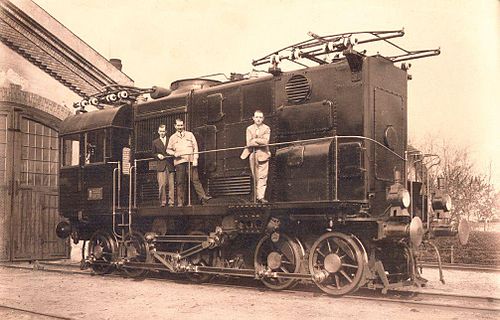 La première locomotive équipée d'un convertisseur de phase était la locomotive V50 de Kando (uniquement à des fins de démonstration et de test)