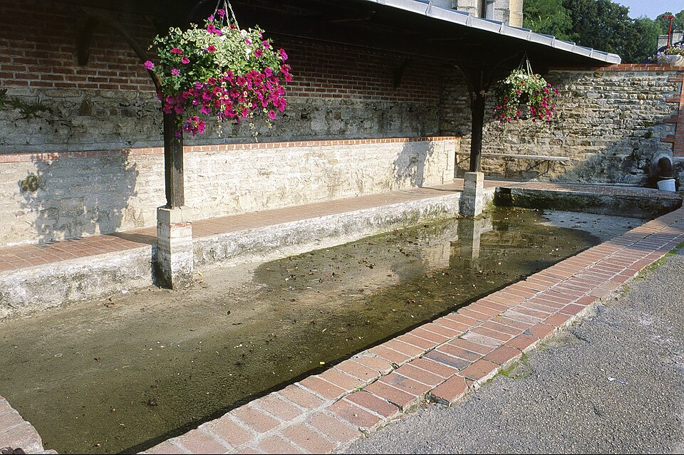 Lavoir prés de l'église Saint-Laurent.