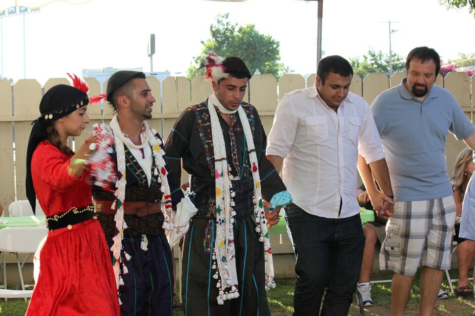 Assyriens dansant le khigga.