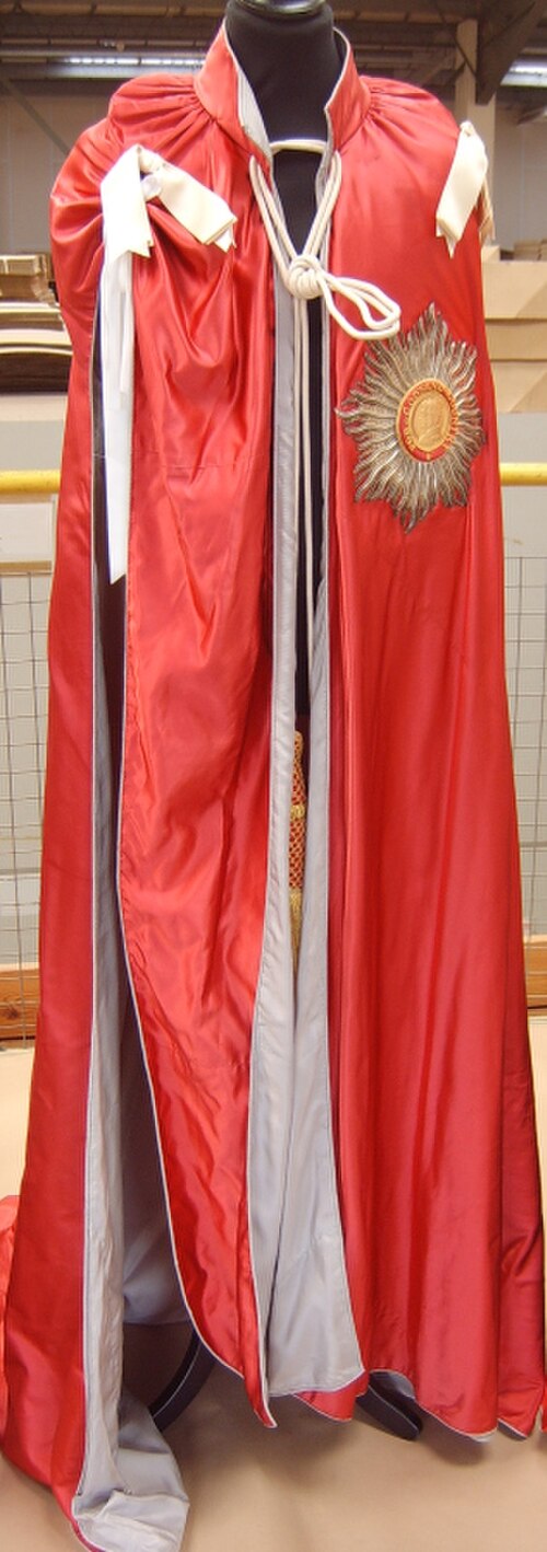 Manteau porté par les Chevaliers et Dames Grand-Croix (GBE)