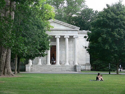 Une photo de Whig Hall