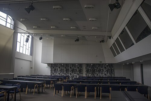 Une salle de conférence de taille moyenne du Finlandia Hall à Helsinki.