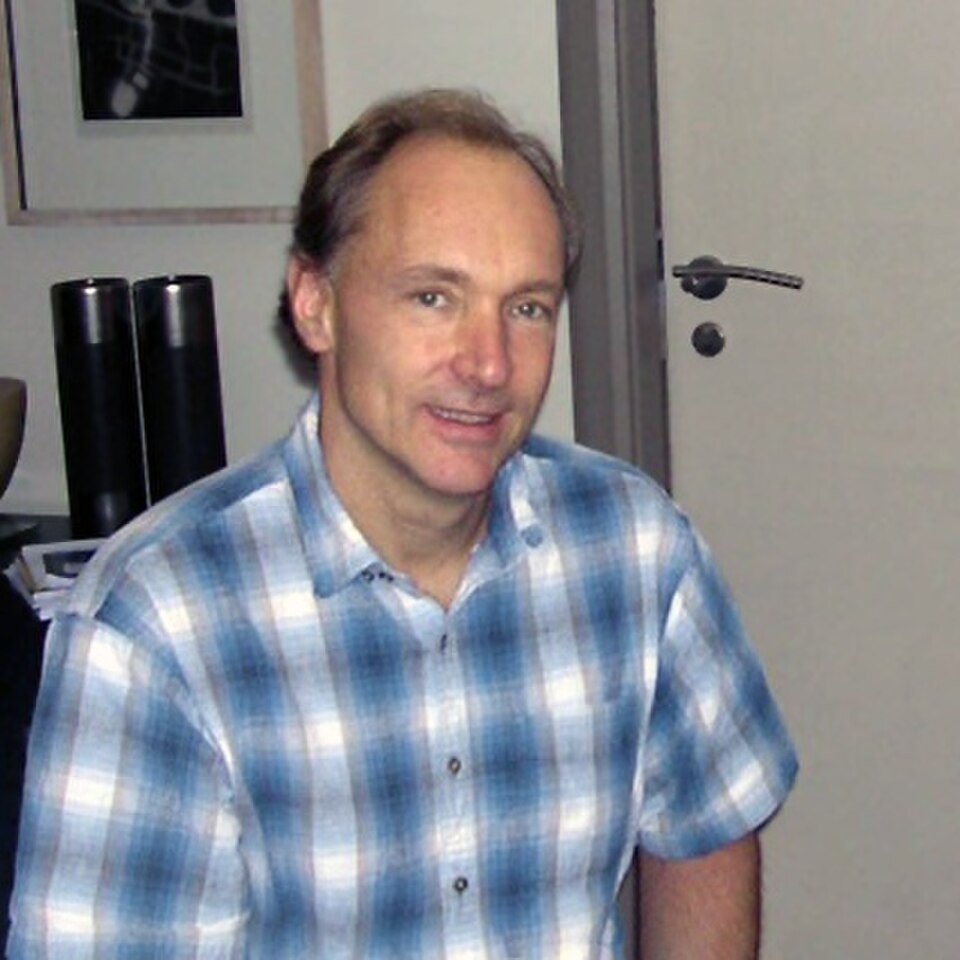 En 1989, l'informaticien britannique Tim Berners-Lee a proposé pour la première fois le World Wide Web, qu'il allait développer dans les années suivantes