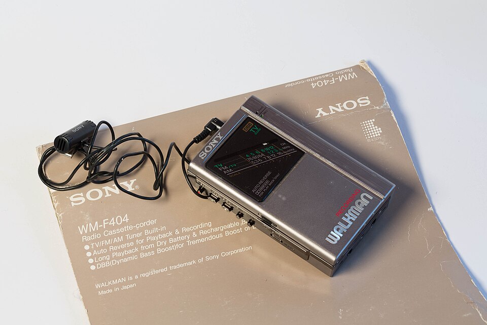 WM-F404, modèle haut de gamme avec tuner TV (1988)