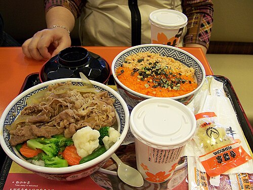 Plats du déjeuner dans un restaurant japonais à Hong Kong