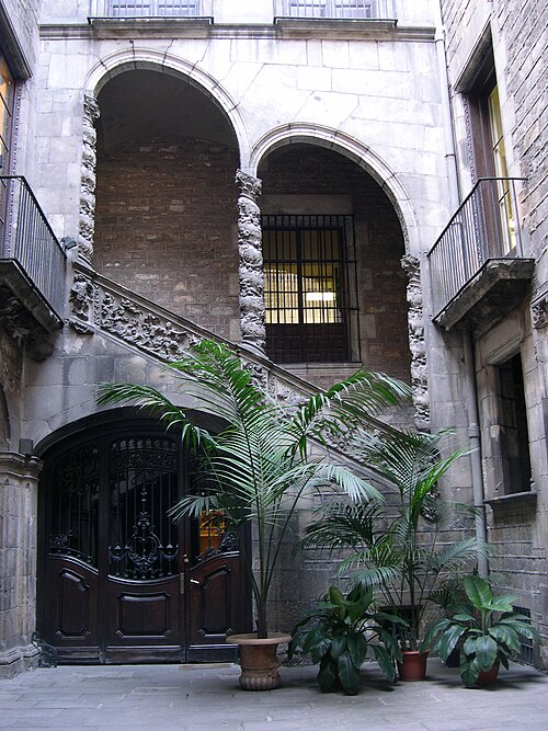 Arcs de rampe au Palau Dalmases [ca] à Barcelone
