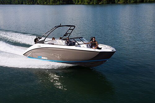 Bateau à moteur Yamaha FRP 2021