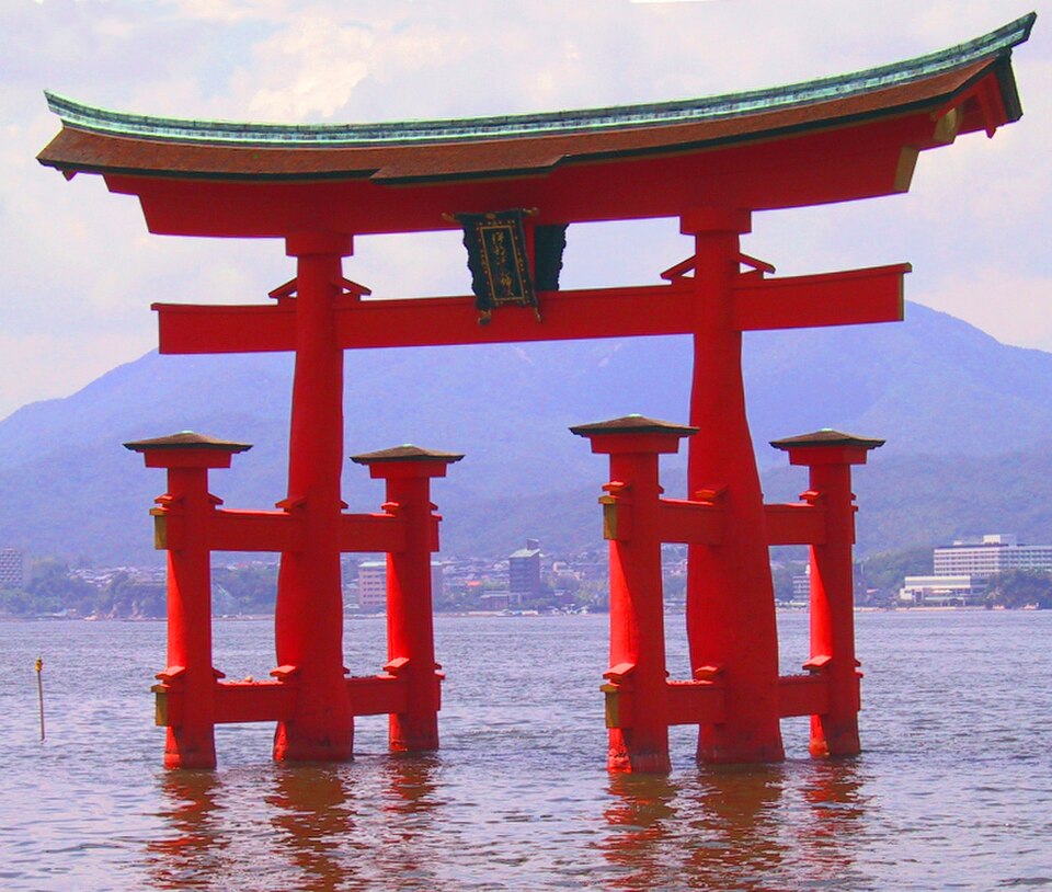 Un torii shinto à Itsukushima, Japon