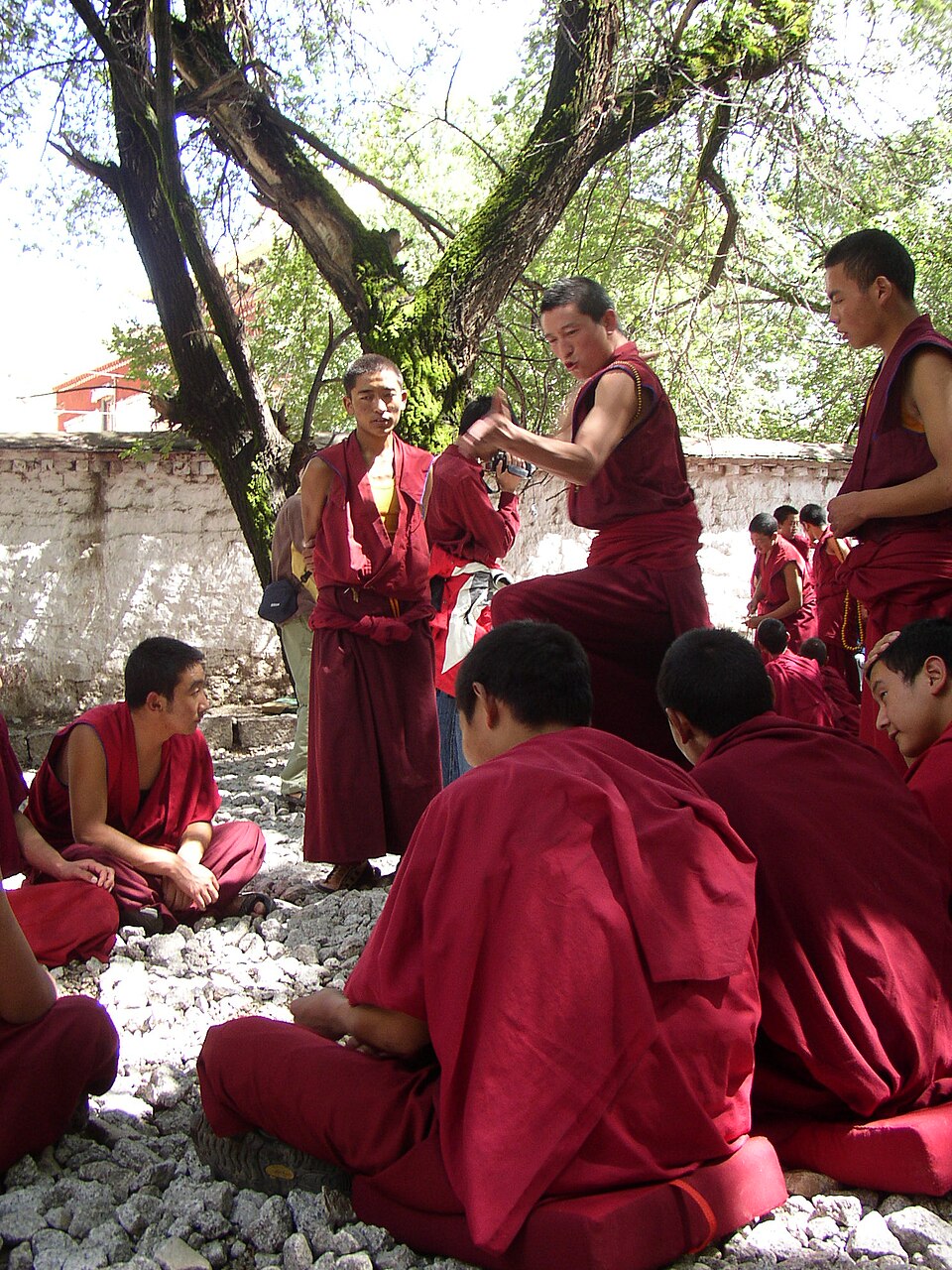 moines bouddhistes au Tibet